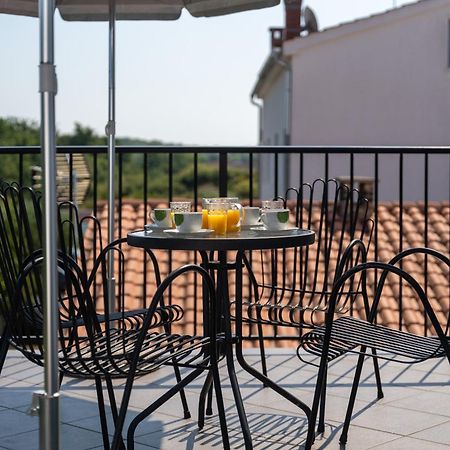 Apartments Oliva Porec Exterior photo