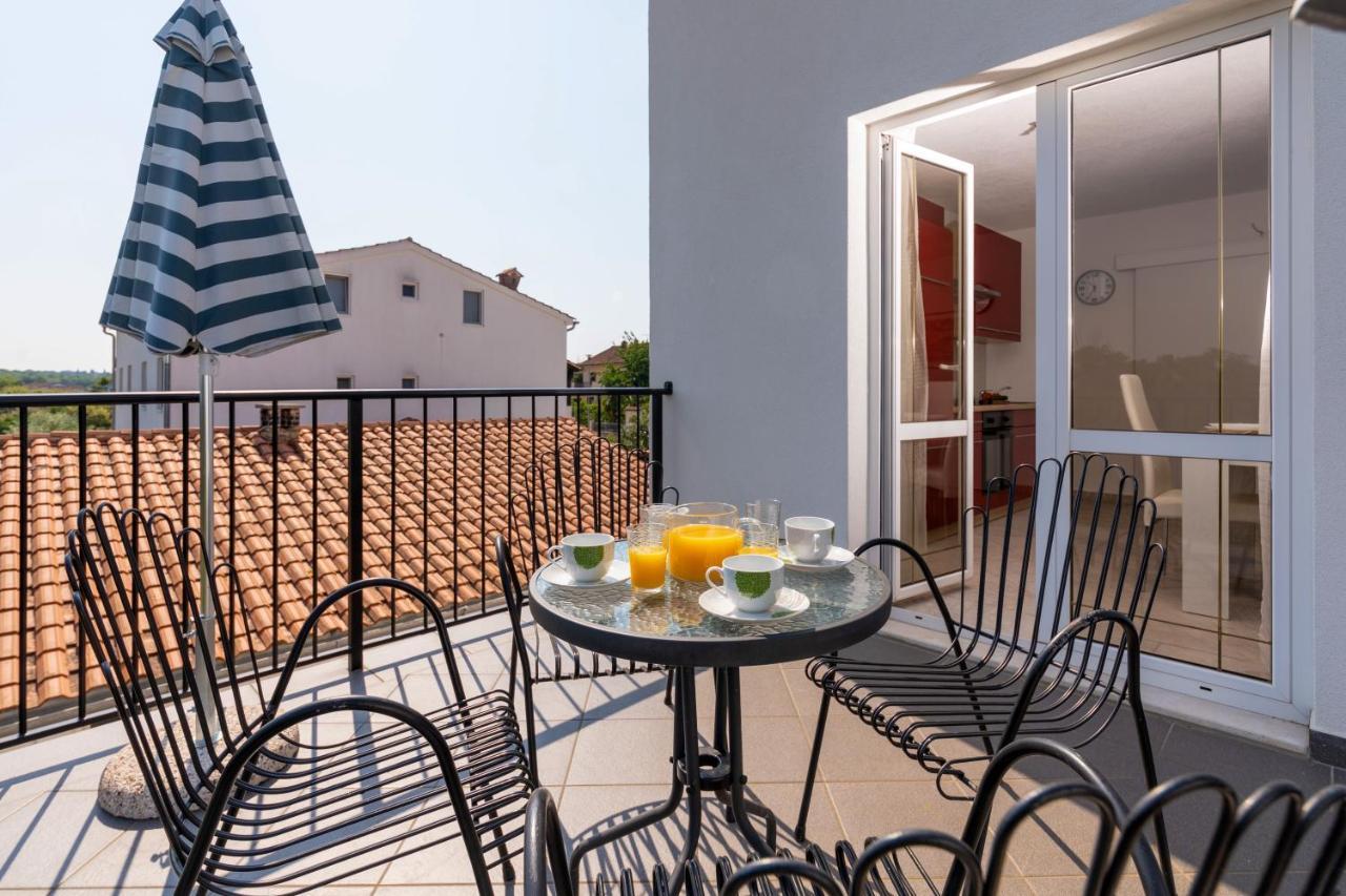 Apartments Oliva Porec Exterior photo
