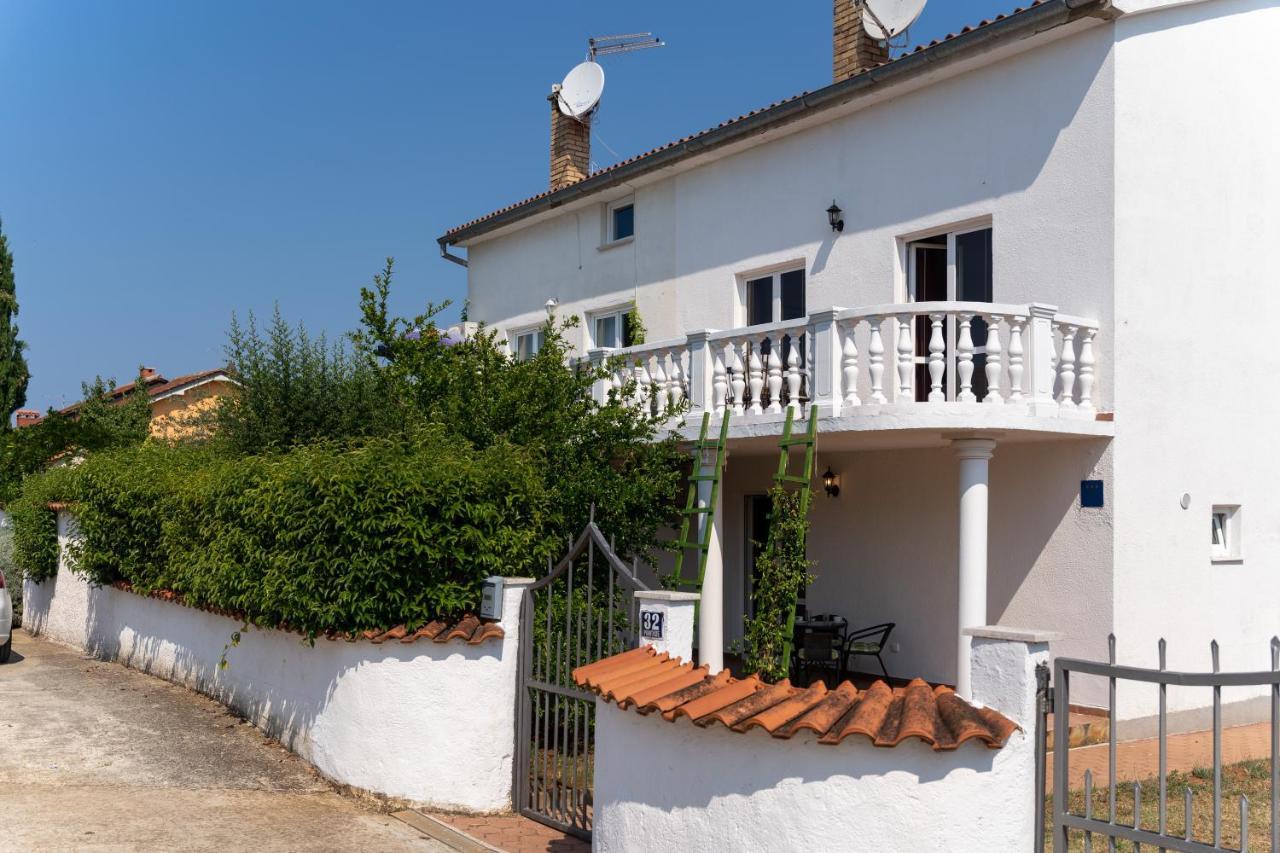 Apartments Oliva Porec Exterior photo